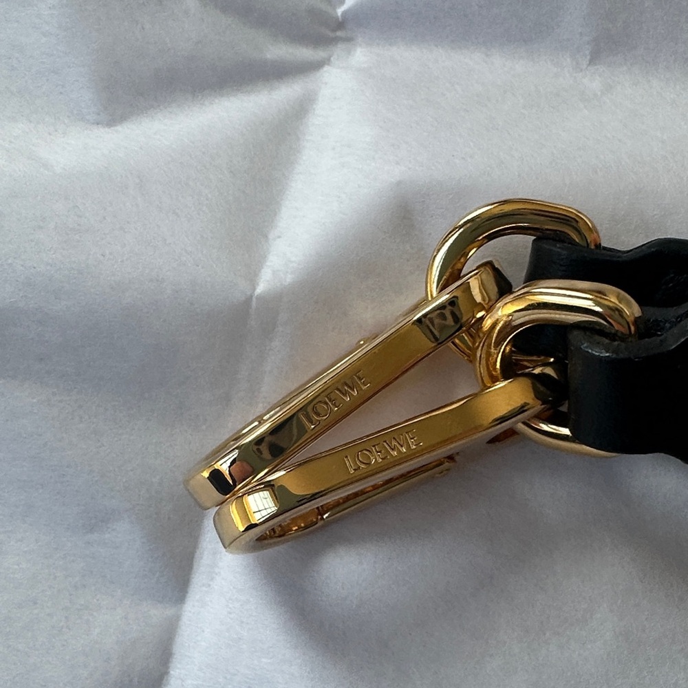 Loewe Black Leather bag strap (or belt) with Gold Clasps - Picture 3 of 4